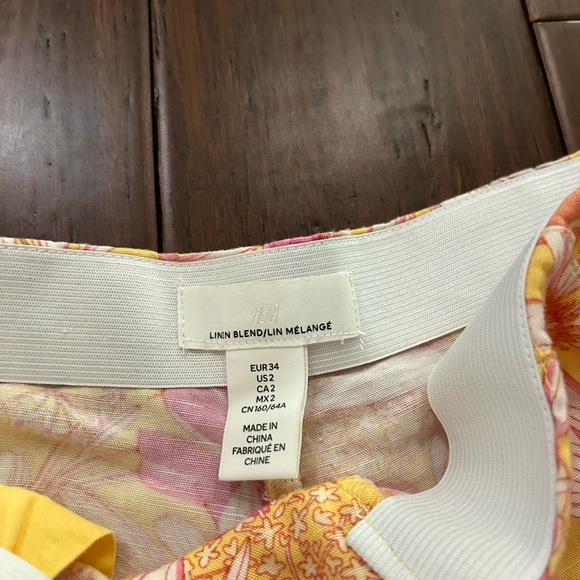 Floral H&M shorts - Picture 4 of 4